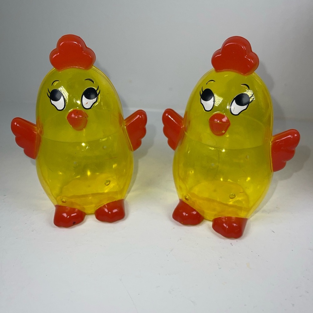 🐣Vintage set of two hard plastic chick fillable candy containers-Easter-Kitsch